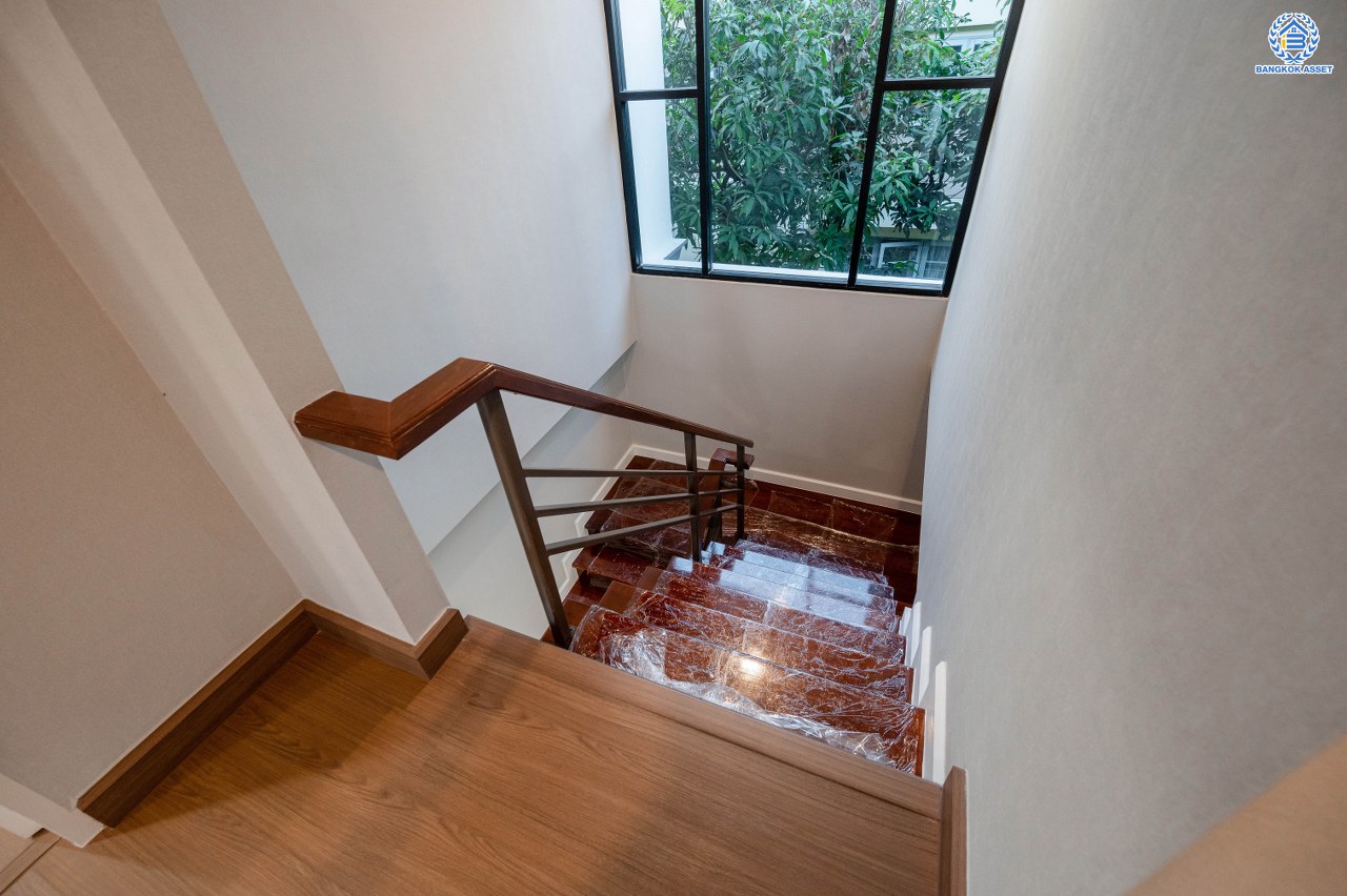 บ้านมือสองตกแต่งใหม่ หลังใหญ่พิเศษ โครงการ ชวนชื่นกรีนวิลล์ พุทธมณฑลสาย2 เนื้อที่ 108 ตร.ว. พื้นที่ใช้สอย 250 ตร.ม. ภายในตกแต่งหรูหรา บรรยากาศเป็นส่วนตัว พร้อมมีสระว่ายน้ำในตัว มาพร้อมฟังก์ชันจัดเต็ม 4 ห้องนอน 4 ห้องน้ำ 1 ห้องแม่บ้าน จอดรถได้ 2 คัน บนทำเลศักยภาพ เข้า-ออกได้ทั้ง ถ.พุทธมณฑลสาย2 และ ถ.กาญจนาภิเษก ใกล้ทางคู่ขนานลอยฟ้าบรมราชชนนี, เซ็นทรัลปิ่นเกล้า และม.มหิดล